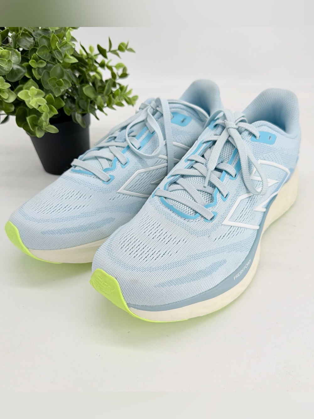 New Balance Fresh Foam 680 v8 Running Shoes Size 11 Light Blue Neon Yellow
